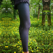 Load image into Gallery viewer, Alien Maze (Subtle Rasta) Yoga Leggings
