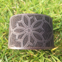 Load image into Gallery viewer, Quinque Viis Celtic Leather Bracelet
