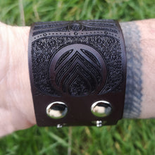 Load image into Gallery viewer, Quinque Viis Celtic Leather Bracelet
