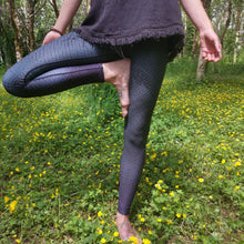 Load image into Gallery viewer, Alien Maze (Subtle Rasta) Yoga Leggings
